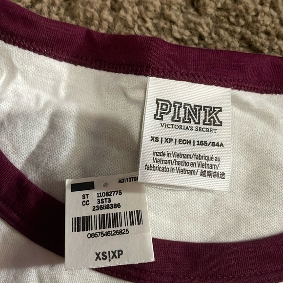 NWTs Ladies “PINK” sequin accent top. Maroon with cream upper part. Sz XS - Picture 11 of 12